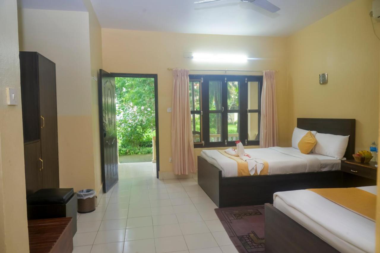 Hotel Rainforest Sauraha Eksteriør billede