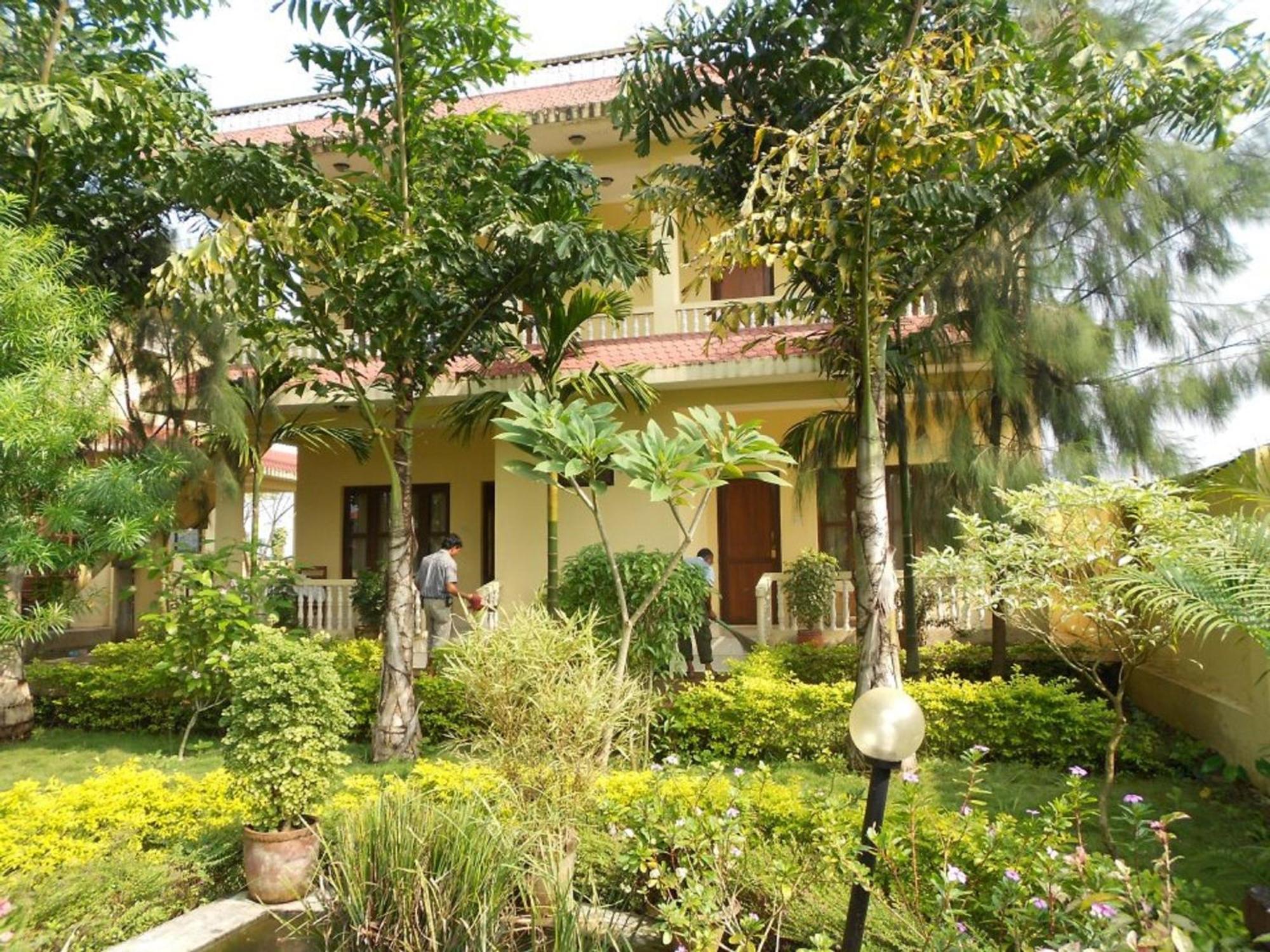 Hotel Rainforest Sauraha Eksteriør billede
