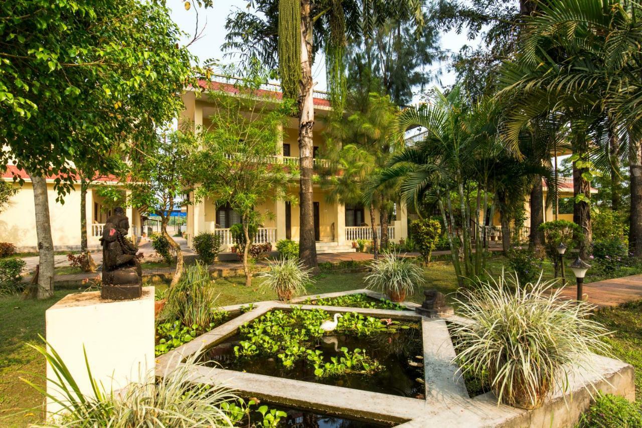 Hotel Rainforest Sauraha Eksteriør billede
